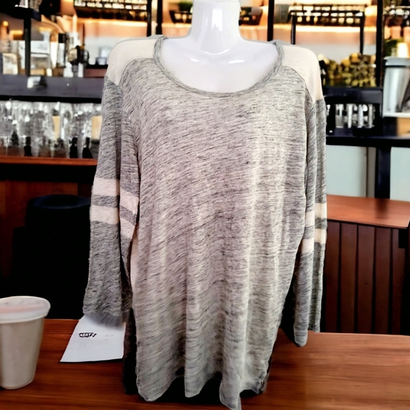 New!! J.Crew Designer Grey and Ivory Colorblock Warm 3/4 Sleeve Top!! Size M. - Picture 7 of 15